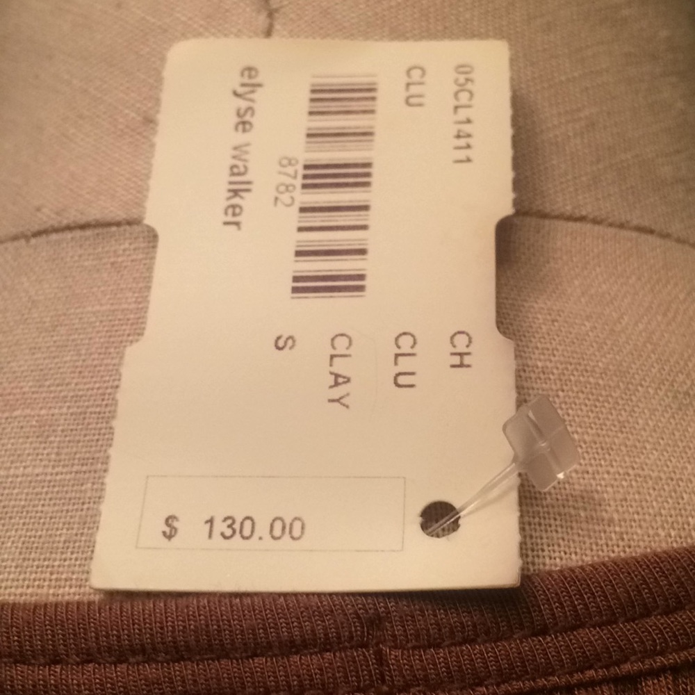 Clu. Beautiful Brand New Top. Small. NWT - Picture 3 of 4